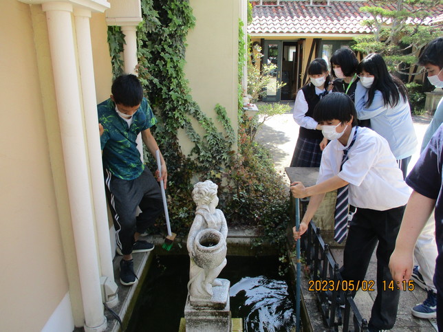 大型連休のはざまの学院の景色