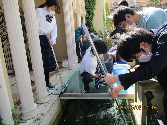 大型連休のはざまの学院の景色